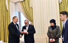 Prezident İlham Əliyev Azərbaycanın Milli Qəhrəmanı Çingiz Qurbanovun ailə üzvləri ilə görüşüb (FOTO)
