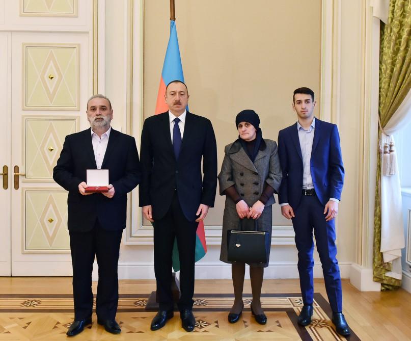 Prezident İlham Əliyev: Çingiz Qurbanov bir daha düşmənə Azərbaycan əsgərinin nəyə qadir olduğunu göstərdi (YENİLƏNİB-2)