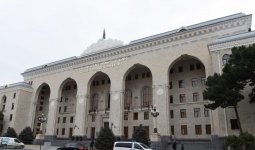 Prezident İlham Əliyev və xanımı "Azərbaycan Dəmir Yolları" QSC-nin inzibati binasında yaradılan şəraitlə tanış olublar (YENİLƏNİB) (FOTO)