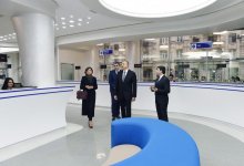 Prezident İlham Əliyev və xanımı Bakıda 1 saylı poçt filialında yeni xidmət mərkəzinin açılışında iştirak ediblər (YENİLƏNİB)  (FOTO)