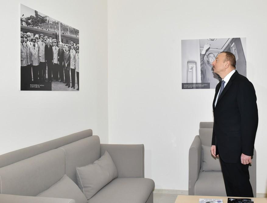 Prezident İlham Əliyev və xanımı "Azərbaycan Dəmir Yolları" QSC-nin inzibati binasında yaradılan şəraitlə tanış olublar (YENİLƏNİB) (FOTO)