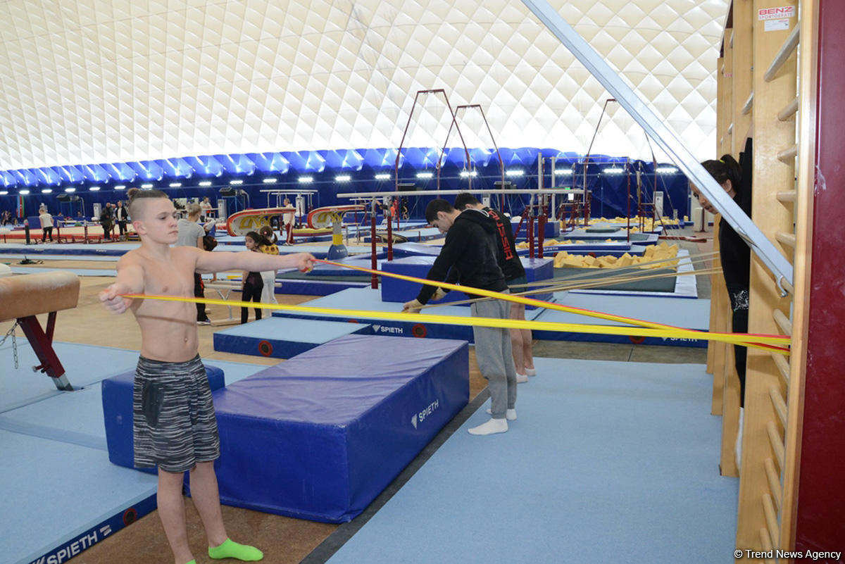 Azərbaycan gimnastları Dünya Kubokuna hazırlaşırlar (FOTOREPORTAJ)