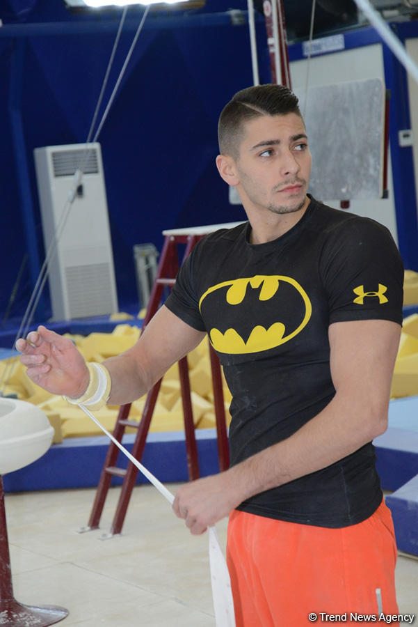 Azərbaycan gimnastları Dünya Kubokuna hazırlaşırlar (FOTOREPORTAJ)
