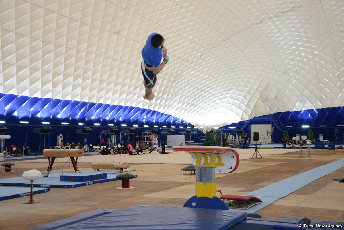 Azərbaycan gimnastları Dünya Kubokuna hazırlaşırlar (FOTOREPORTAJ)