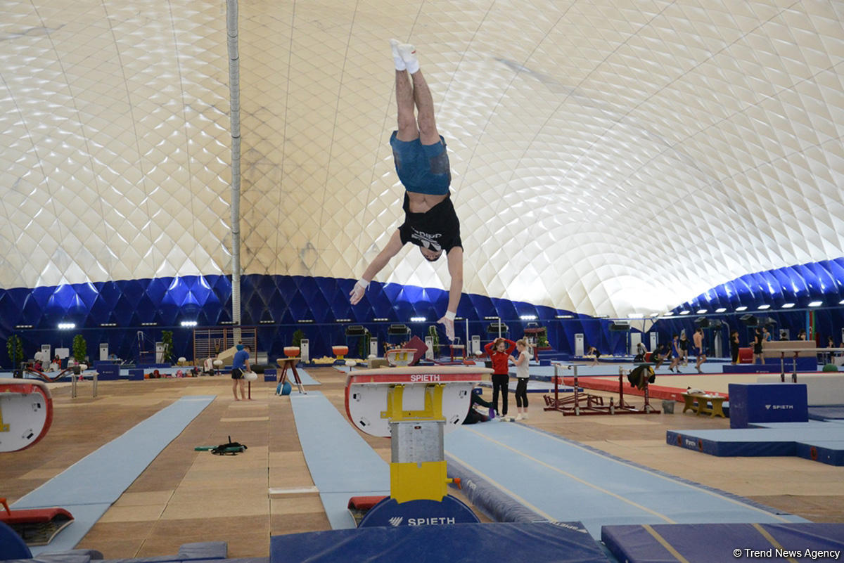 Azərbaycan gimnastları Dünya Kubokuna hazırlaşırlar (FOTOREPORTAJ)