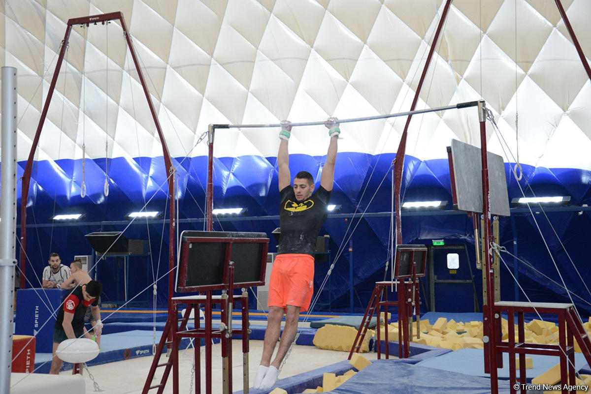 Azərbaycan gimnastları Dünya Kubokuna hazırlaşırlar (FOTOREPORTAJ)