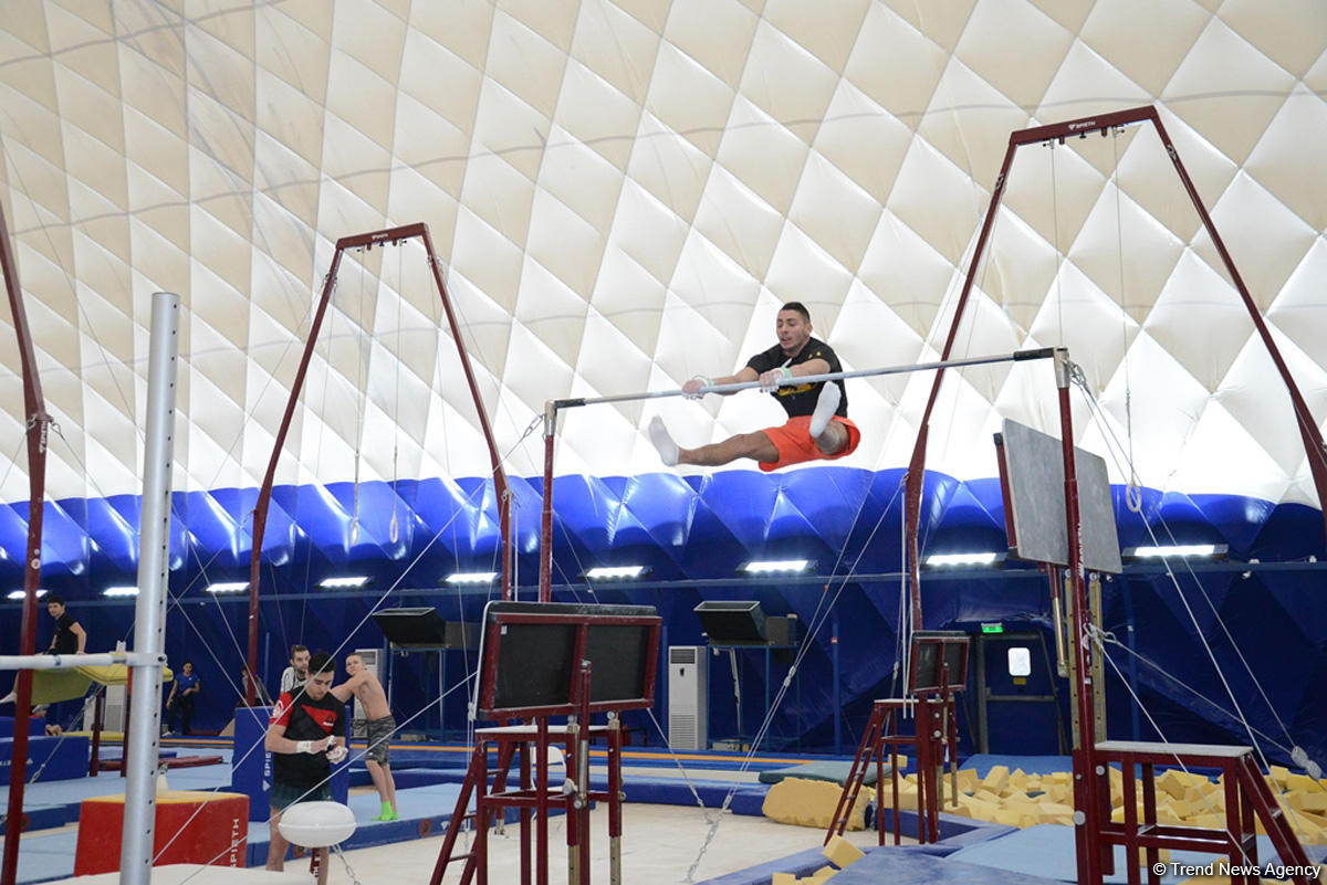 Azərbaycan gimnastları Dünya Kubokuna hazırlaşırlar (FOTOREPORTAJ)