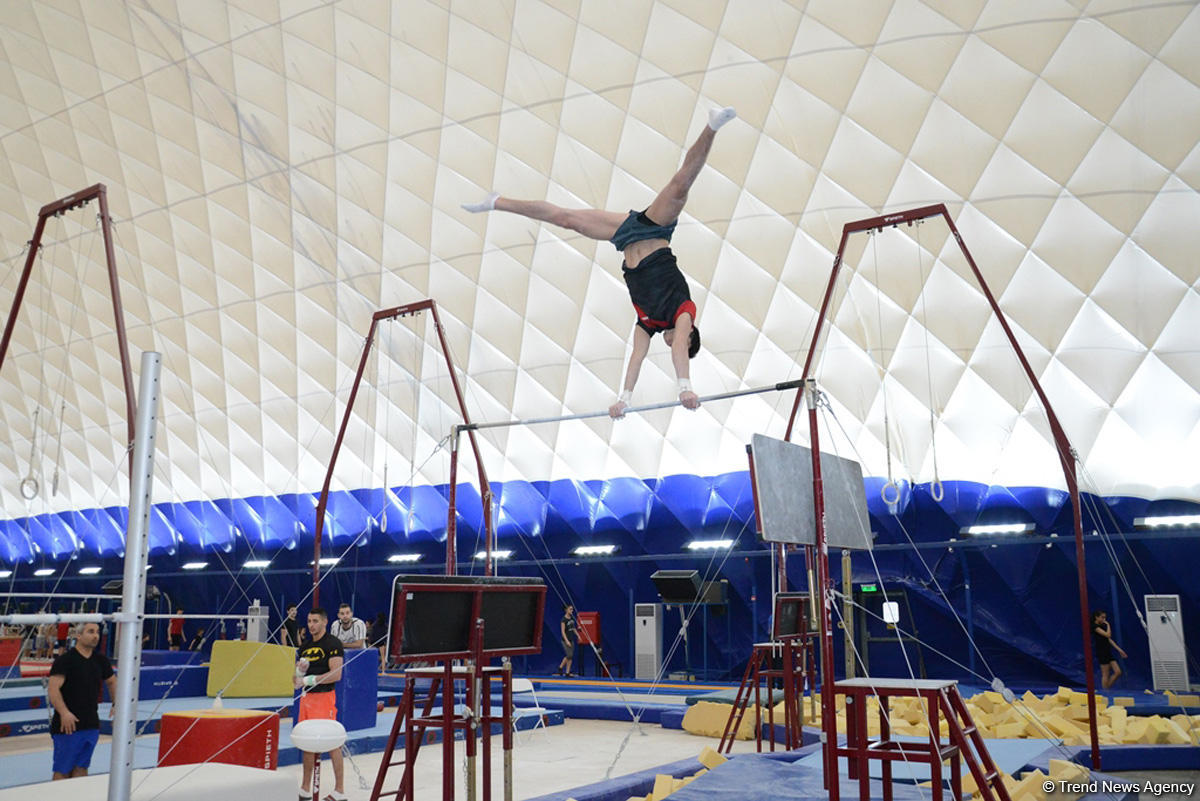 Azərbaycan gimnastları Dünya Kubokuna hazırlaşırlar (FOTOREPORTAJ)