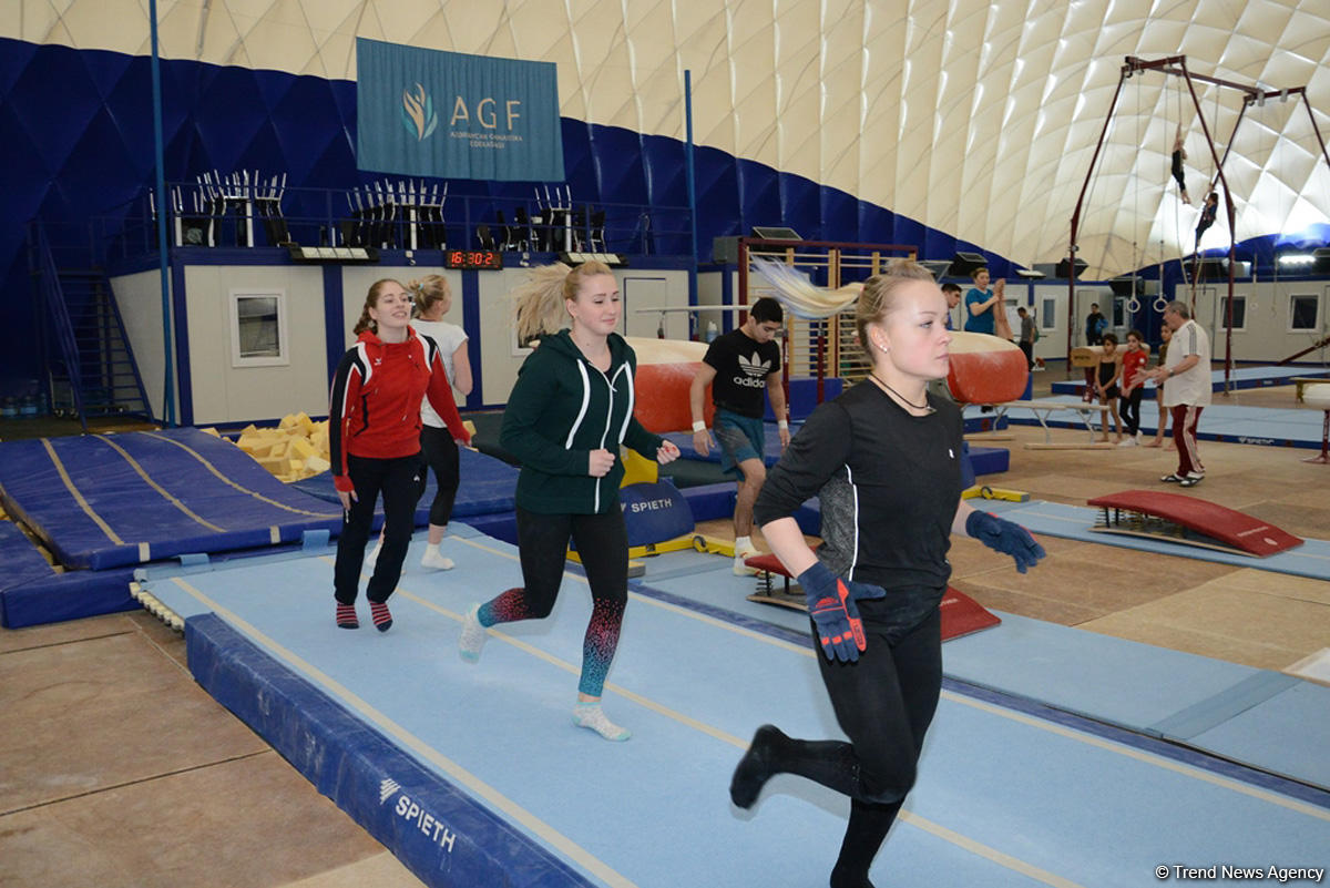 Azərbaycan gimnastları Dünya Kubokuna hazırlaşırlar (FOTOREPORTAJ)