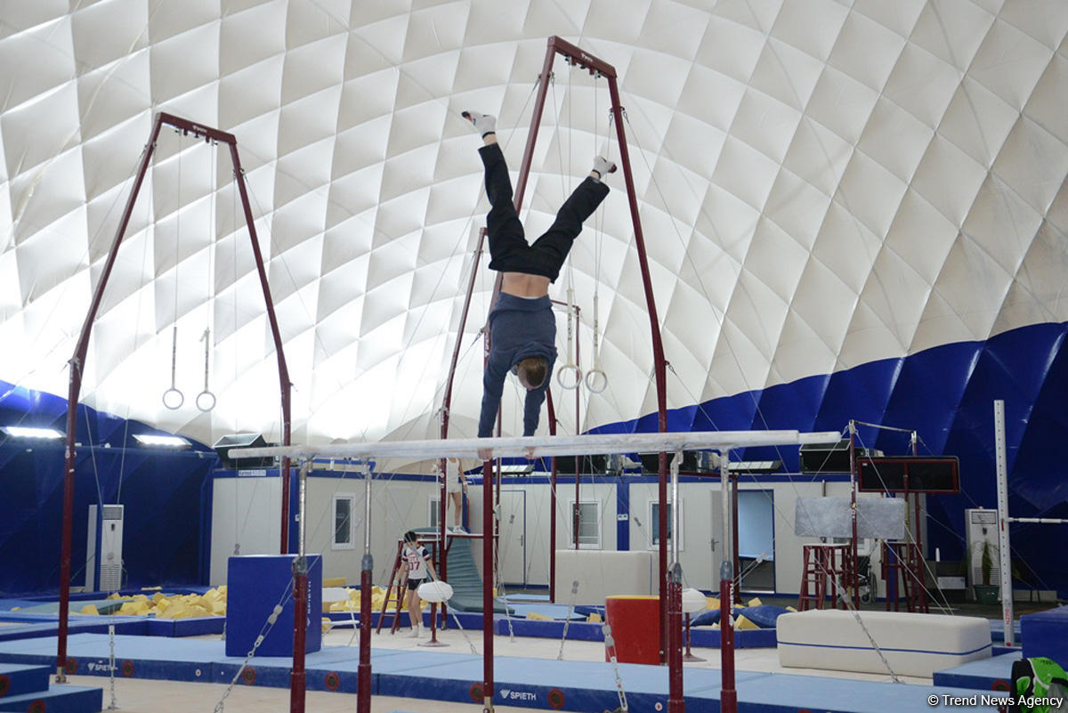 Azərbaycan gimnastları Dünya Kubokuna hazırlaşırlar (FOTOREPORTAJ)
