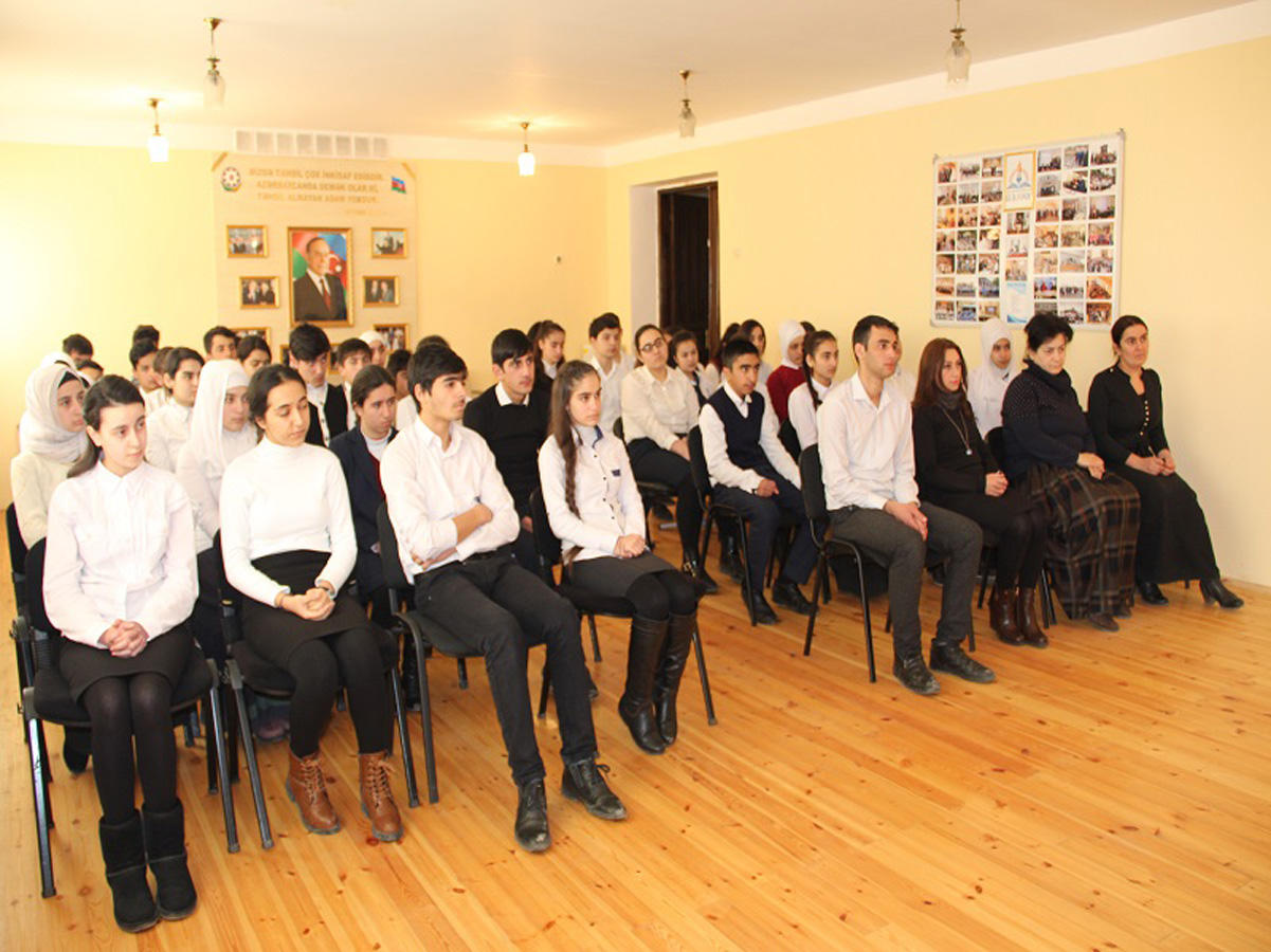 Bilik Fondu uşaqlara və gənclərə kitab hədiyyə edib  (FOTO)