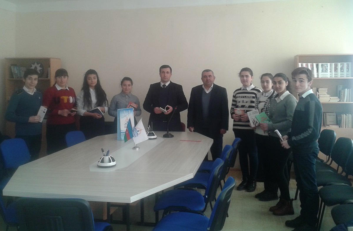 Bilik Fondu uşaqlara və gənclərə kitab hədiyyə edib  (FOTO)
