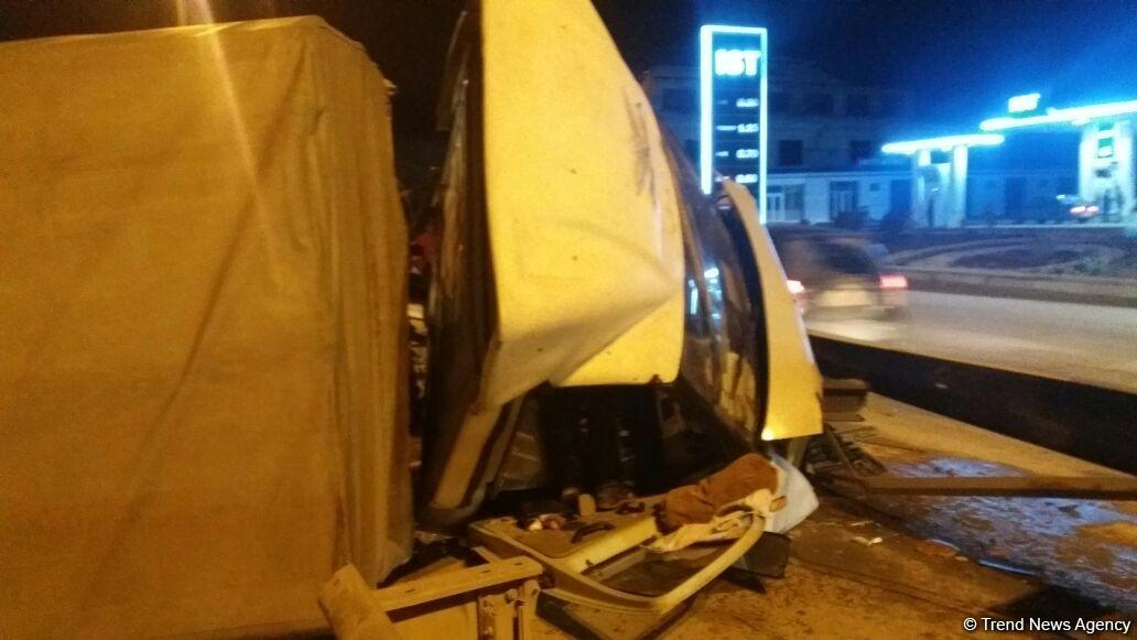Bakı-Sumqayıt yolunda yük maşını aşıb (FOTO) (YENİLƏNİB)