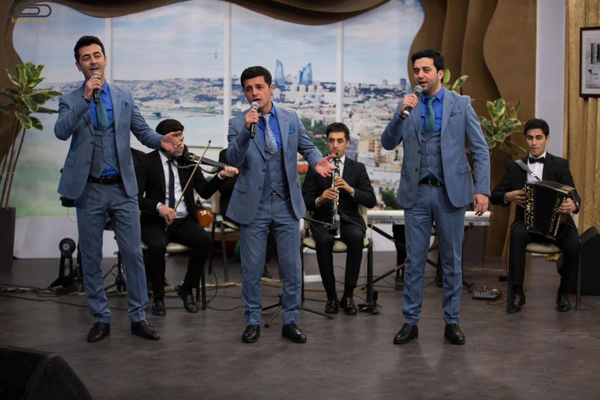 Fira canlı efirdə rəqqasə Renkaya "papito" oynatdı (VIDEO/FOTO)