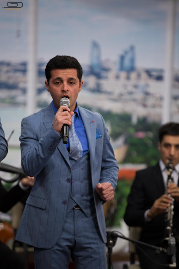 Fira canlı efirdə rəqqasə Renkaya "papito" oynatdı (VIDEO/FOTO)