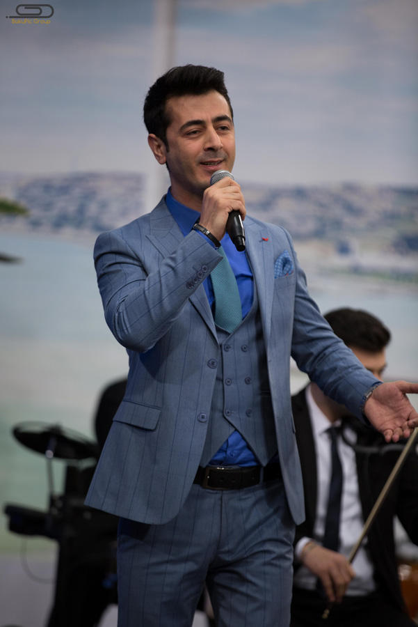 Fira canlı efirdə rəqqasə Renkaya "papito" oynatdı (VIDEO/FOTO)