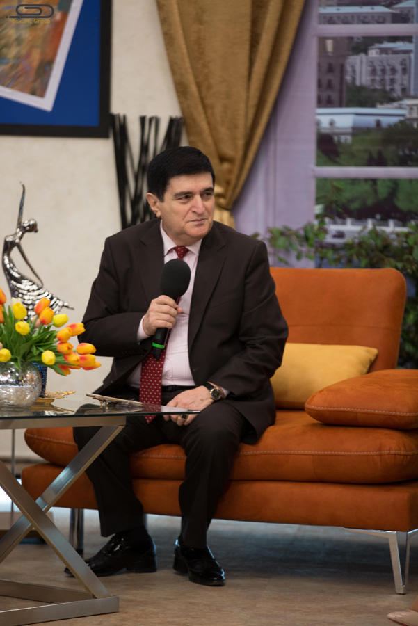 Fira canlı efirdə rəqqasə Renkaya "papito" oynatdı (VIDEO/FOTO)