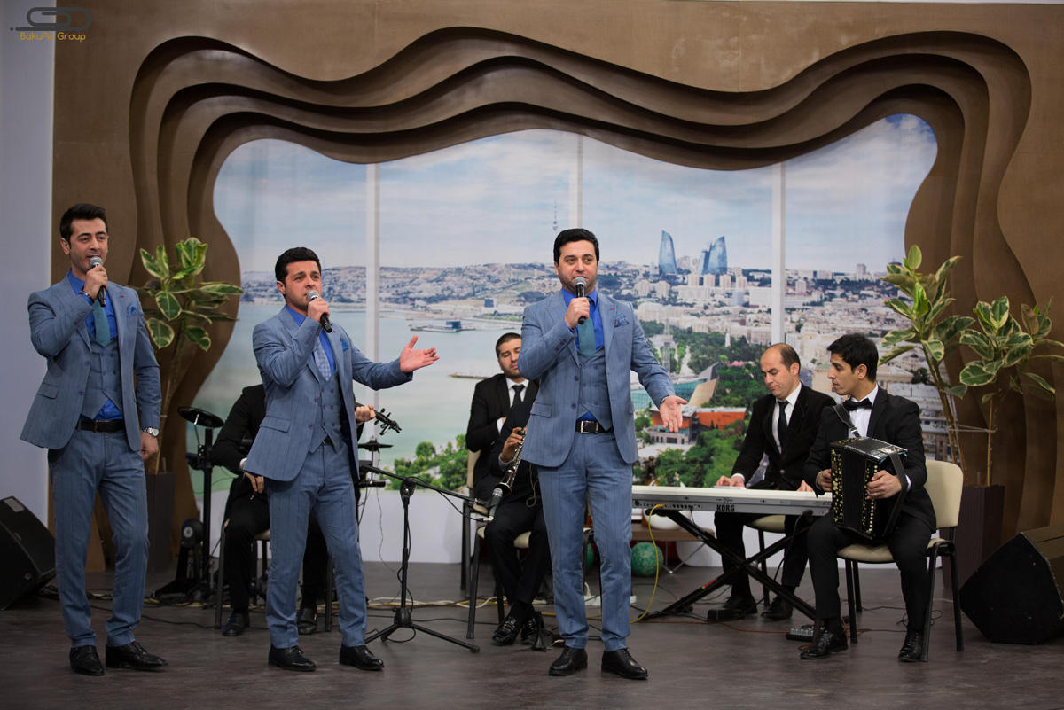 Fira canlı efirdə rəqqasə Renkaya "papito" oynatdı (VIDEO/FOTO)