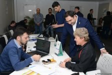 Müxtəlif ölkələrin nümayəndə heyətləri batut gimnastikası və tamblinq üzrə Dünya kubokuna akkreditasiyadan keçir (FOTOREPORTAJ)