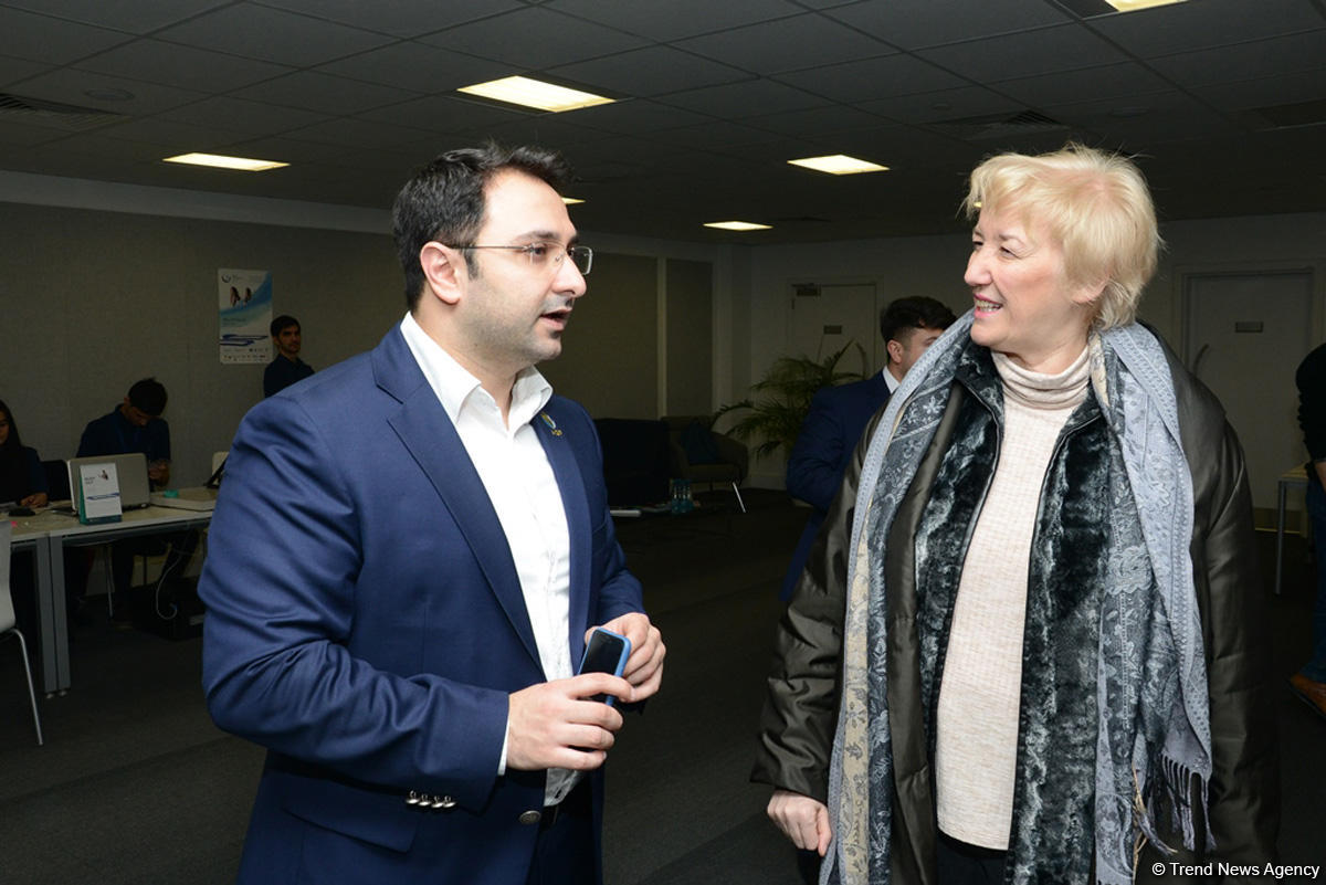 Müxtəlif ölkələrin nümayəndə heyətləri batut gimnastikası və tamblinq üzrə Dünya kubokuna akkreditasiyadan keçir (FOTOREPORTAJ)