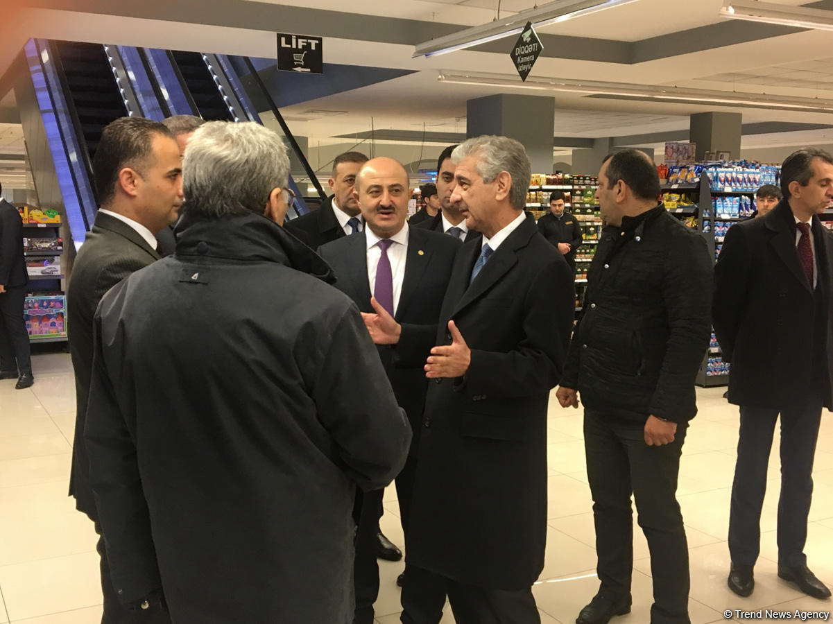 Əli Əhmədov: Ərzaq mallarının qiymətlərində narahatlıq doğuracaq artım müşahidə olunmur (FOTO)