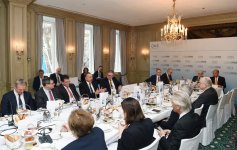 İlham Əliyev: Hədəfimiz bəzi tərəfdaş ölkələrdə süni gecikmələr olmadığı təqdirdə, "Cənub Qaz Dəhlizi" layihəsini 2020-ci ilədək tamamlamaqdır (FOTO) (YENİLƏNİB)