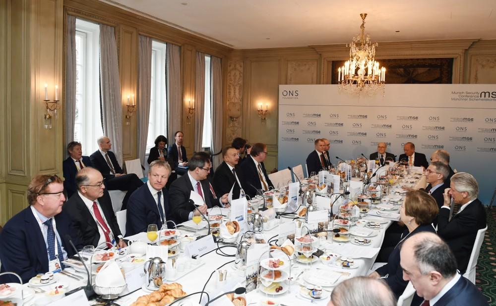 İlham Əliyev: Hədəfimiz bəzi tərəfdaş ölkələrdə süni gecikmələr olmadığı təqdirdə, "Cənub Qaz Dəhlizi" layihəsini 2020-ci ilədək tamamlamaqdır (FOTO) (YENİLƏNİB)