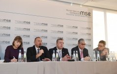 Prezident İlham Əliyev və xanımı Münxen Təhlükəsizlik Konfransı çərçivəsində keçirilən panel-müzakirədə iştirak ediblər (FOTO)