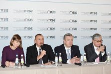 Prezident İlham Əliyev və xanımı Münxen Təhlükəsizlik Konfransı çərçivəsində keçirilən panel-müzakirədə iştirak ediblər (FOTO)