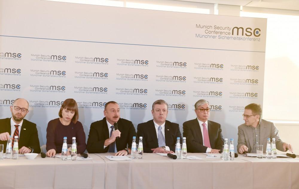 Prezident İlham Əliyev və xanımı Münxen Təhlükəsizlik Konfransı çərçivəsində keçirilən panel-müzakirədə iştirak ediblər (FOTO)