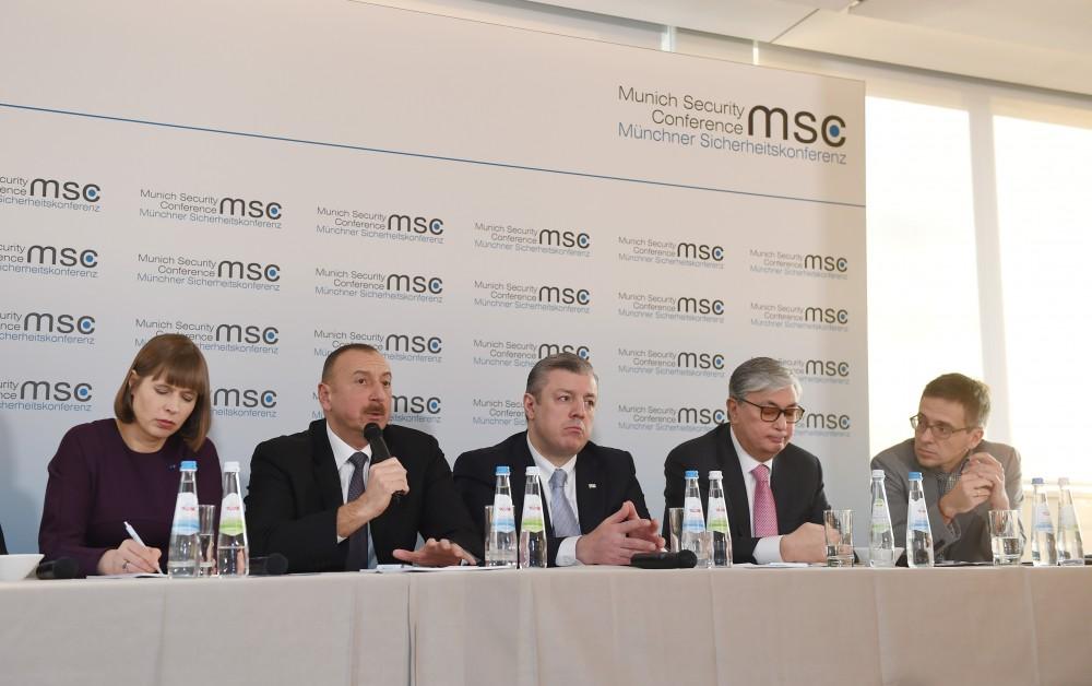Prezident İlham Əliyev və xanımı Münxen Təhlükəsizlik Konfransı çərçivəsində keçirilən panel-müzakirədə iştirak ediblər (FOTO)