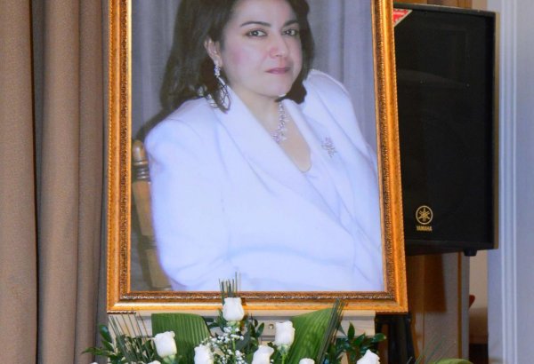 Məşhur pedaqoq və pianoçu Aytəkin Həsənovanın xatirəsinə həsr edilmiş kitabın təqdimatı və klassik musiqi gecəsi keçirilib (FOTO)