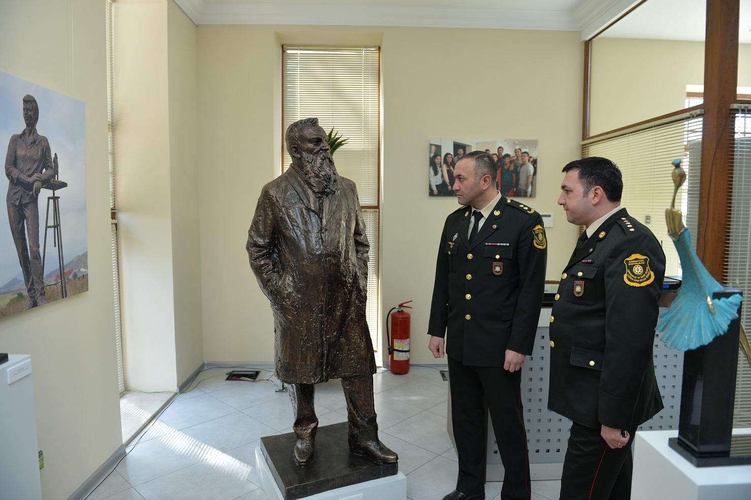 Aprel şəhidi olan heykəltəraşın sərgisinin açılışı olub (FOTO)