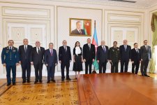 Prezident İlham Əliyev: Mehriban Əliyeva uzun illərdir ki, ölkəmizin ictimai-siyasi həyatında, mədəni həyatımızda mühüm və fəal rol oynayır (YENİLƏNİB-3) (FOTO)