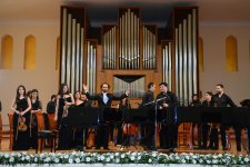 Məşhur pedaqoq və pianoçu Aytəkin Həsənovanın xatirəsinə həsr edilmiş kitabın təqdimatı və klassik musiqi gecəsi keçirilib (FOTO)