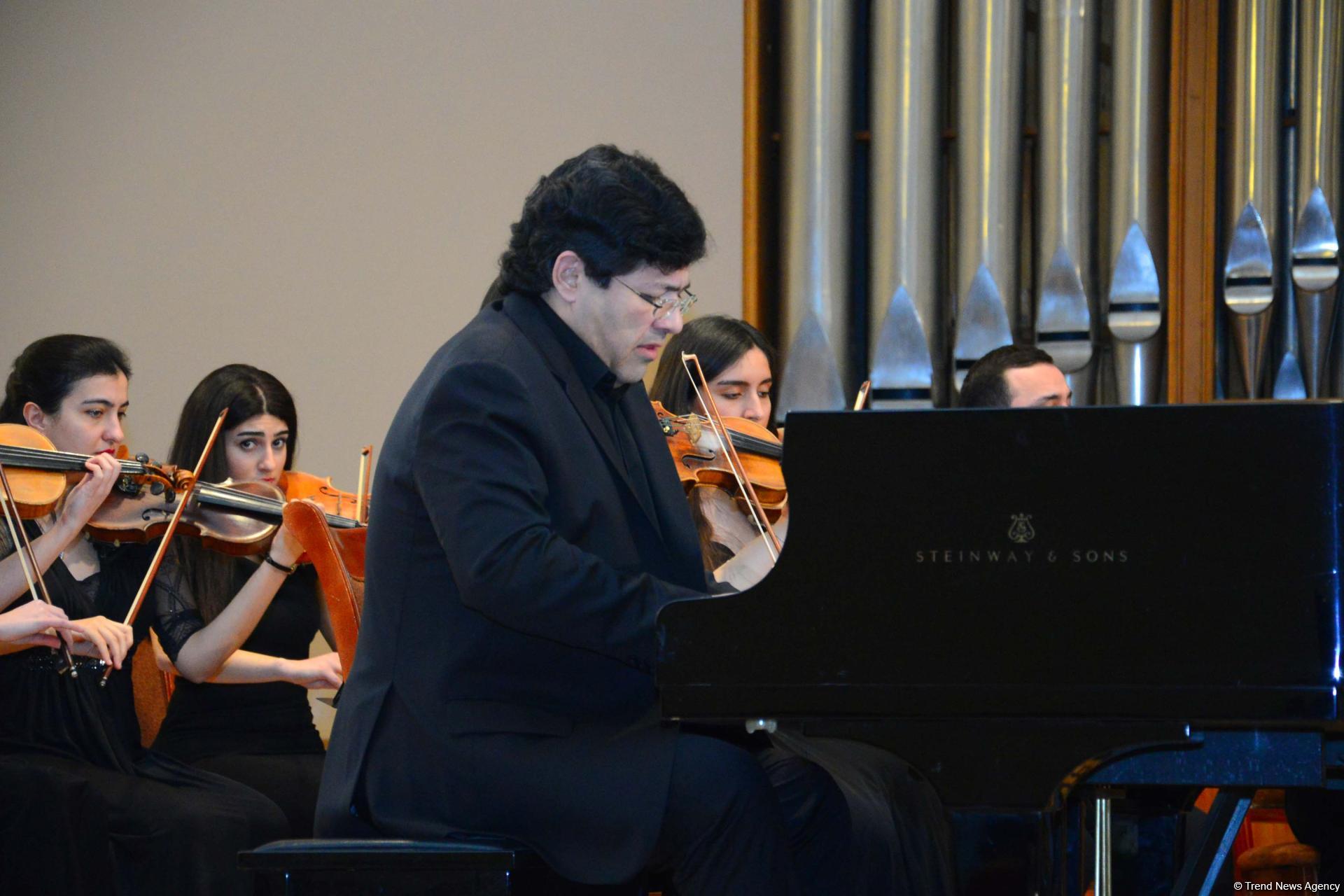 Məşhur pedaqoq və pianoçu Aytəkin Həsənovanın xatirəsinə həsr edilmiş kitabın təqdimatı və klassik musiqi gecəsi keçirilib (FOTO)
