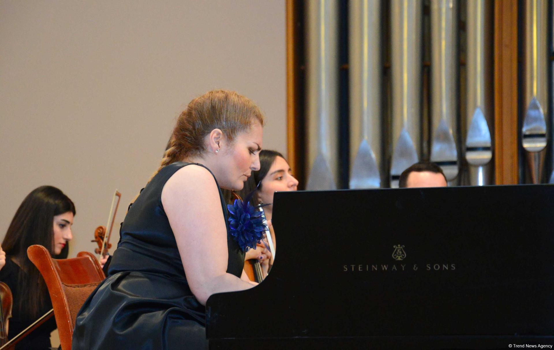 Məşhur pedaqoq və pianoçu Aytəkin Həsənovanın xatirəsinə həsr edilmiş kitabın təqdimatı və klassik musiqi gecəsi keçirilib (FOTO)