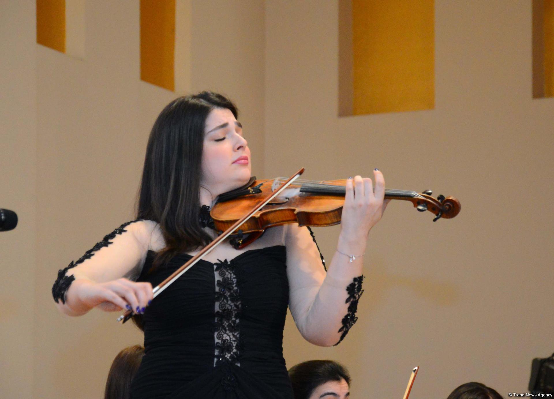 Məşhur pedaqoq və pianoçu Aytəkin Həsənovanın xatirəsinə həsr edilmiş kitabın təqdimatı və klassik musiqi gecəsi keçirilib (FOTO)