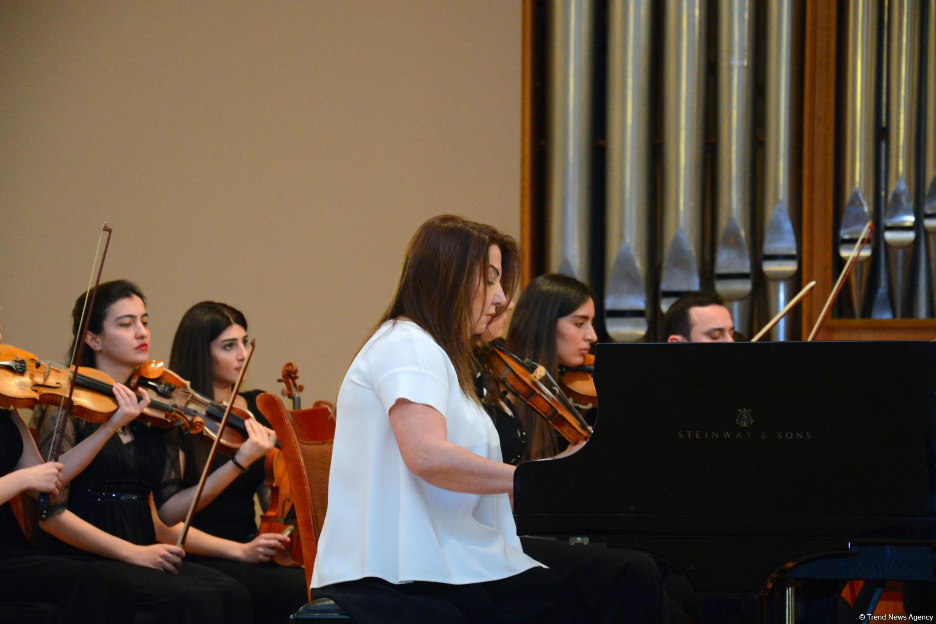 Məşhur pedaqoq və pianoçu Aytəkin Həsənovanın xatirəsinə həsr edilmiş kitabın təqdimatı və klassik musiqi gecəsi keçirilib (FOTO)
