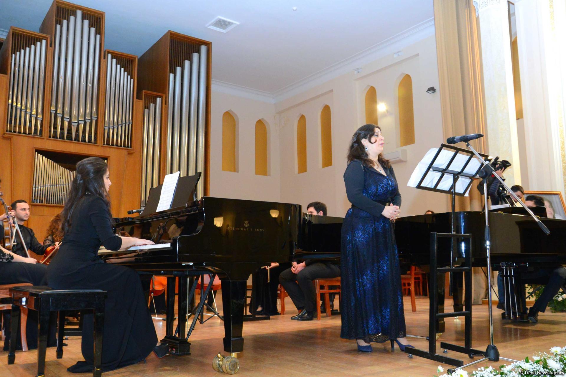 Məşhur pedaqoq və pianoçu Aytəkin Həsənovanın xatirəsinə həsr edilmiş kitabın təqdimatı və klassik musiqi gecəsi keçirilib (FOTO)