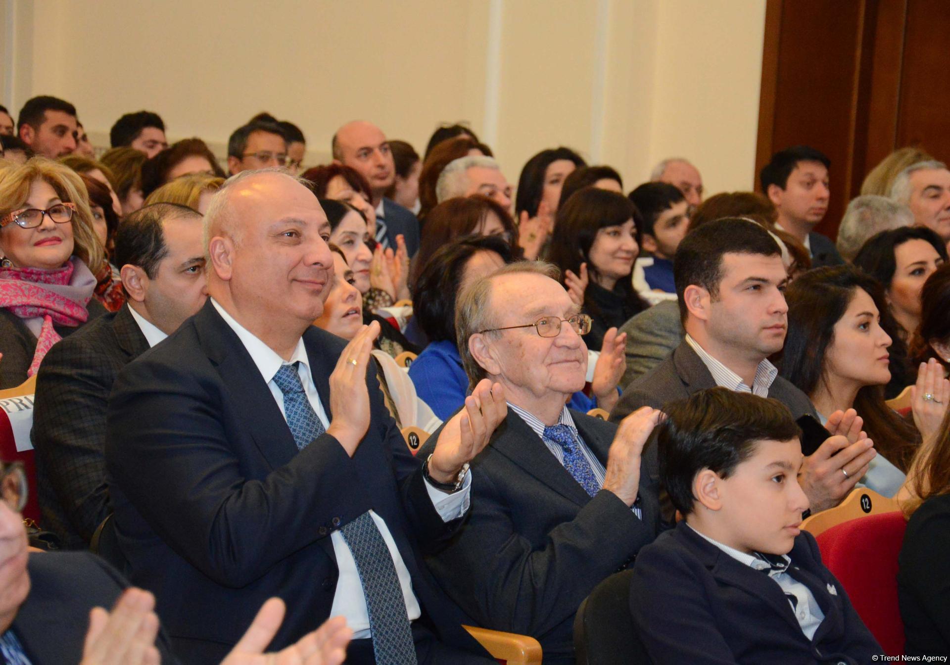 Məşhur pedaqoq və pianoçu Aytəkin Həsənovanın xatirəsinə həsr edilmiş kitabın təqdimatı və klassik musiqi gecəsi keçirilib (FOTO)