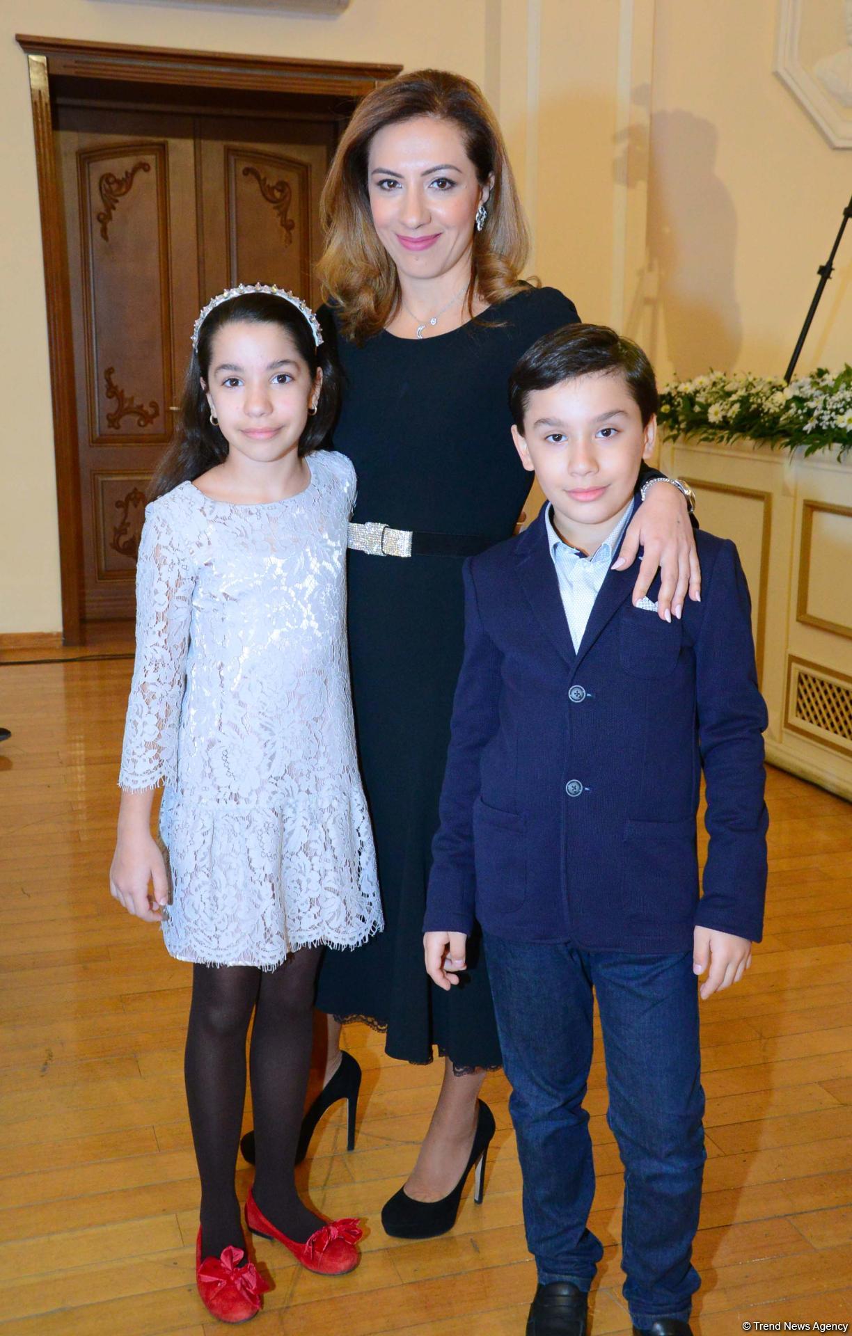 Məşhur pedaqoq və pianoçu Aytəkin Həsənovanın xatirəsinə həsr edilmiş kitabın təqdimatı və klassik musiqi gecəsi keçirilib (FOTO)