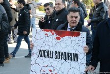 Azərbaycan ictimaiyyəti Xocalı soyqırımı qurbanlarının xatirəsini yad edir (FOTO)