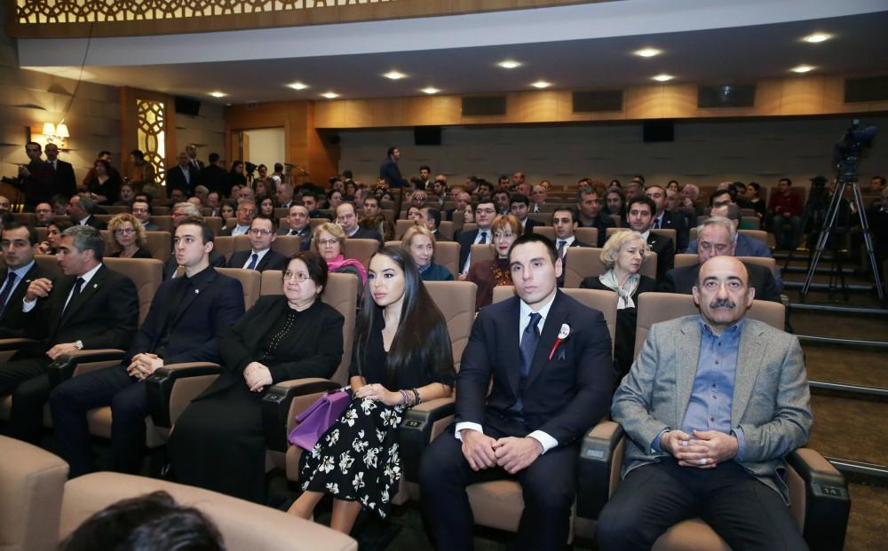 Heydər Əliyev Fondunun vitse-prezidenti Leyla Əliyeva  “Sonsuz dəhliz” filminin nümayişində iştirak edib (FOTO)