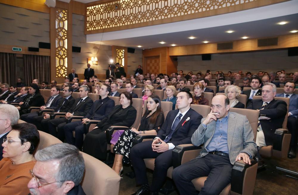 Heydər Əliyev Fondunun vitse-prezidenti Leyla Əliyeva  “Sonsuz dəhliz” filminin nümayişində iştirak edib (FOTO)