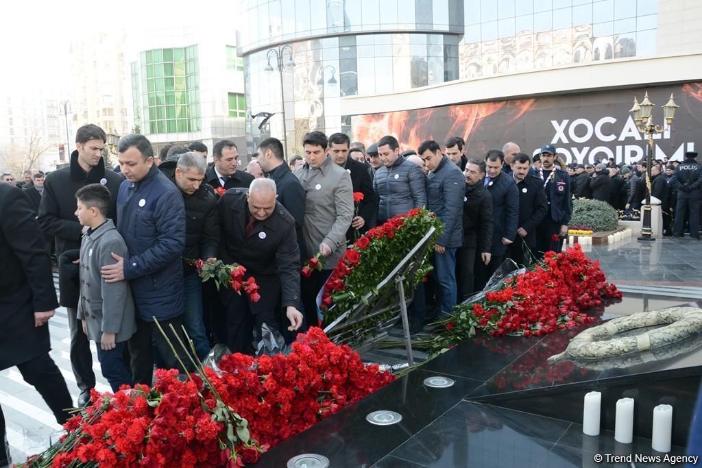 Azərbaycan ictimaiyyəti Xocalı soyqırımı qurbanlarının xatirəsini yad edir (FOTO)