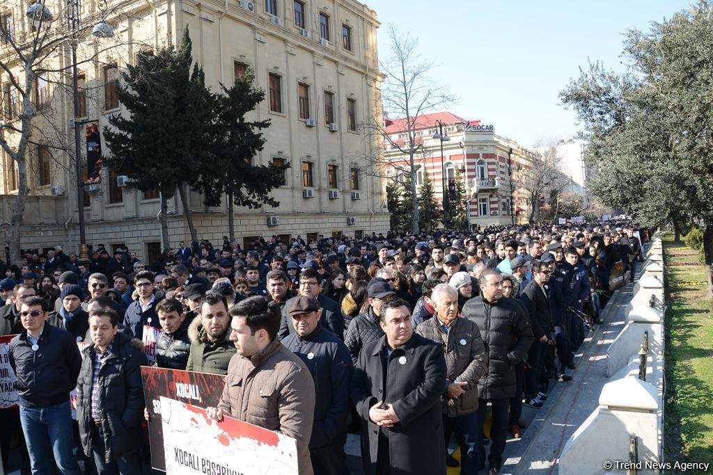 Azərbaycan ictimaiyyəti Xocalı soyqırımı qurbanlarının xatirəsini yad edir (FOTO)
