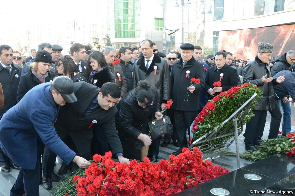 Azərbaycan ictimaiyyəti Xocalı soyqırımı qurbanlarının xatirəsini yad edir (FOTO)