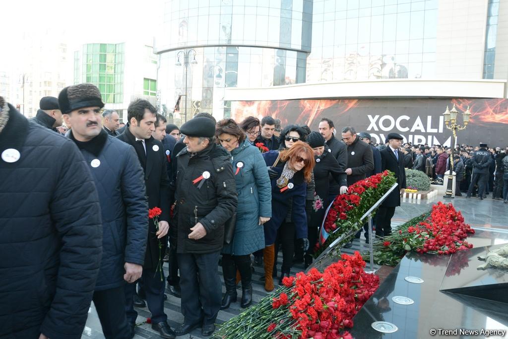 Azərbaycan ictimaiyyəti Xocalı soyqırımı qurbanlarının xatirəsini yad edir (FOTO)
