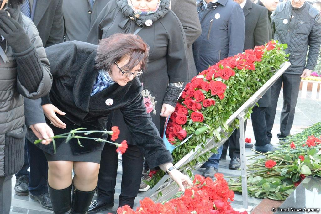 Azərbaycan ictimaiyyəti Xocalı soyqırımı qurbanlarının xatirəsini yad edir (FOTO)